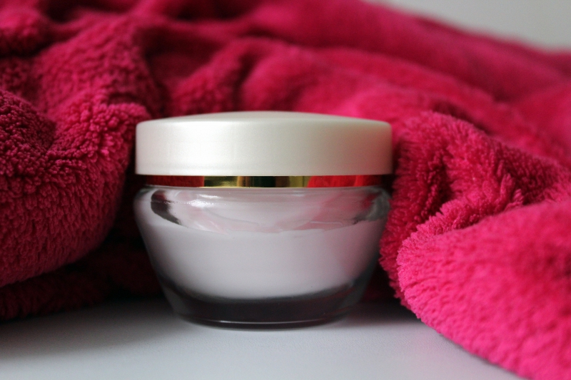 esthetique-VALBONNE-min_cream-2817325